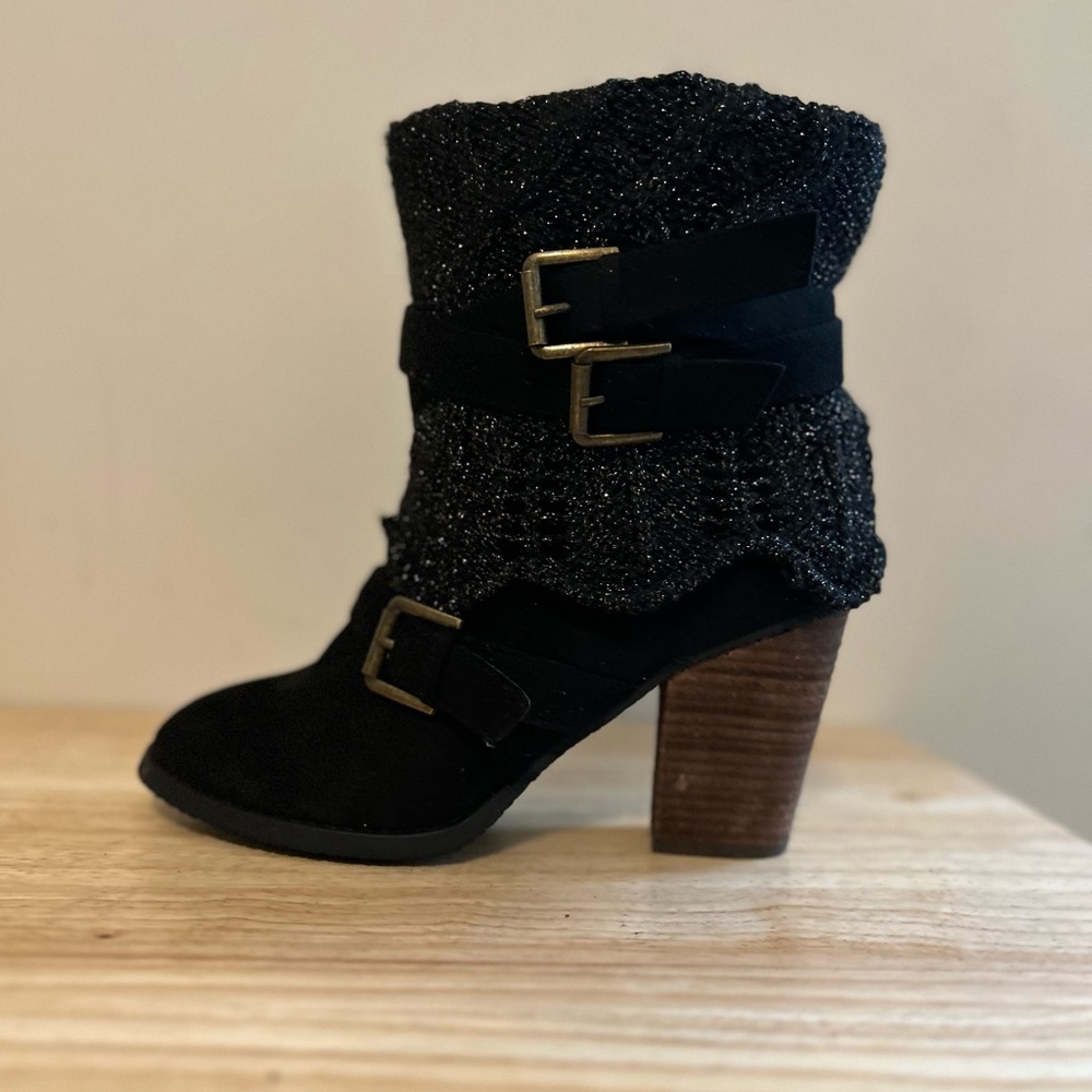 Venus Sweater Black Ankle Boots woman Size 8.5 with Buckle Detail